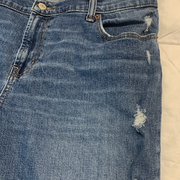 Old Navy Boyfriend Distressed Jeans, size 14 - Picture 8 of 10